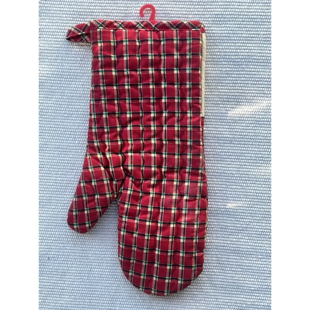 Disney Classic Pooh Christmas Oven Mitt NWT Winnie The Pooh Holiday Kitchen Mitt